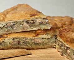 Слоеный пирог с горбушей и картофелем