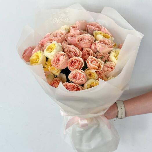 Букет «Сливочный пломбир» из кустовых роз