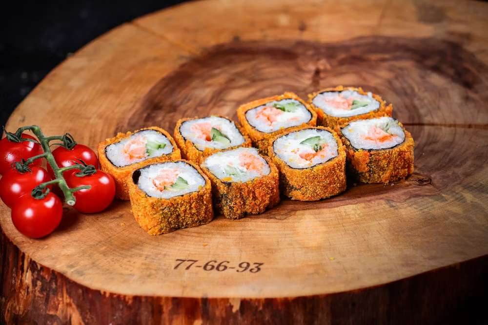 Горячий ролл с икрой