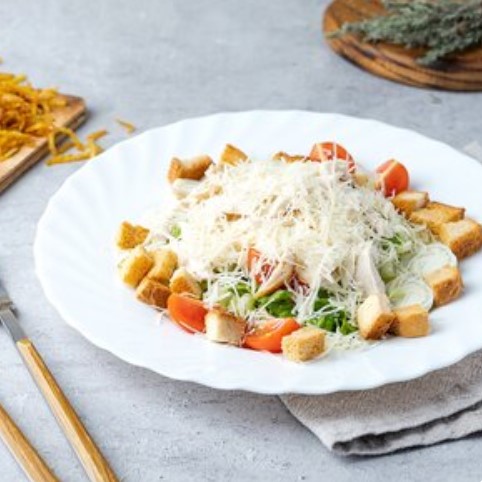 Салат Цезарь с курицей