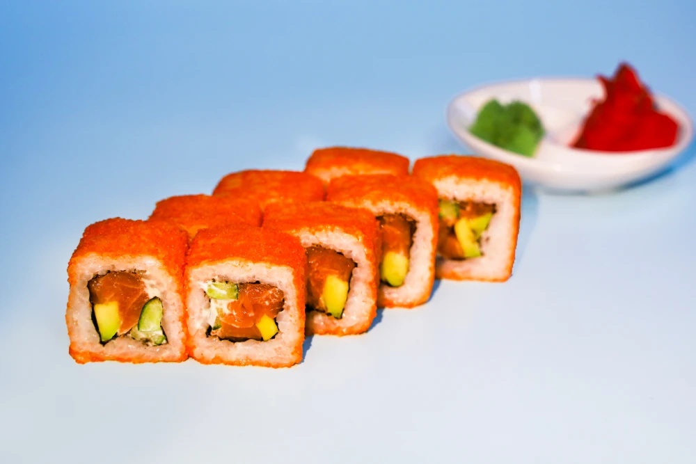 Ролл Калифорния с лососем