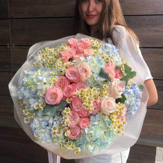 Гортензия пионовидные розы ромашки