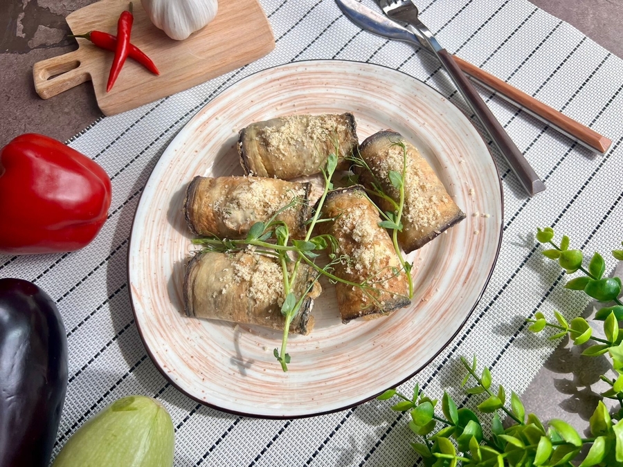 Рулетики из баклажан с ореховой начинкой