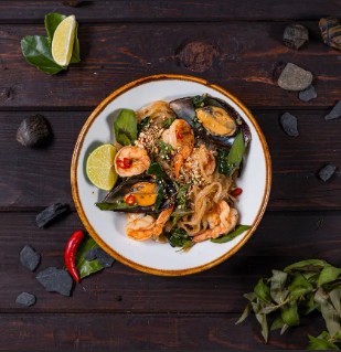 Рисовая лапша Лакса с креветками