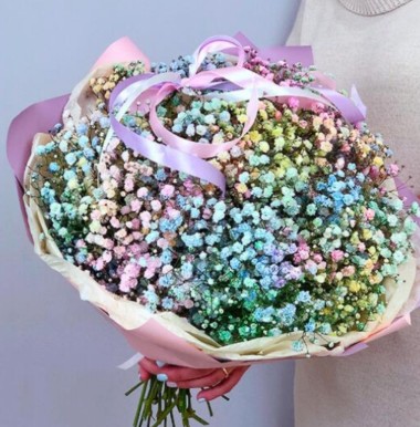 Радужный букет из гипсофил