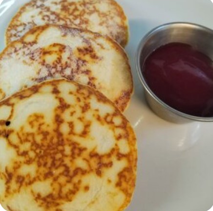 Оладушки с клубничным джемом