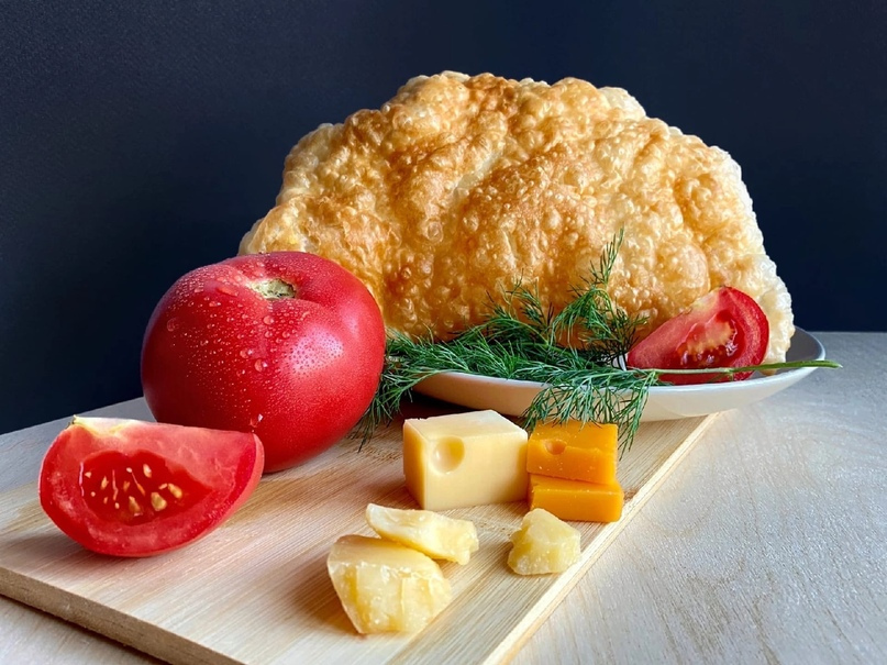 Чебурек свинина сыр томат ( хит продаж)