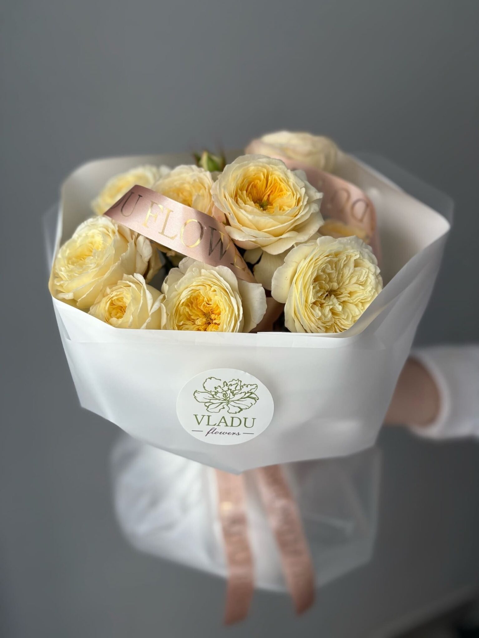 Букет из кустовых роз