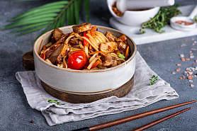 Лапша удон со свининой