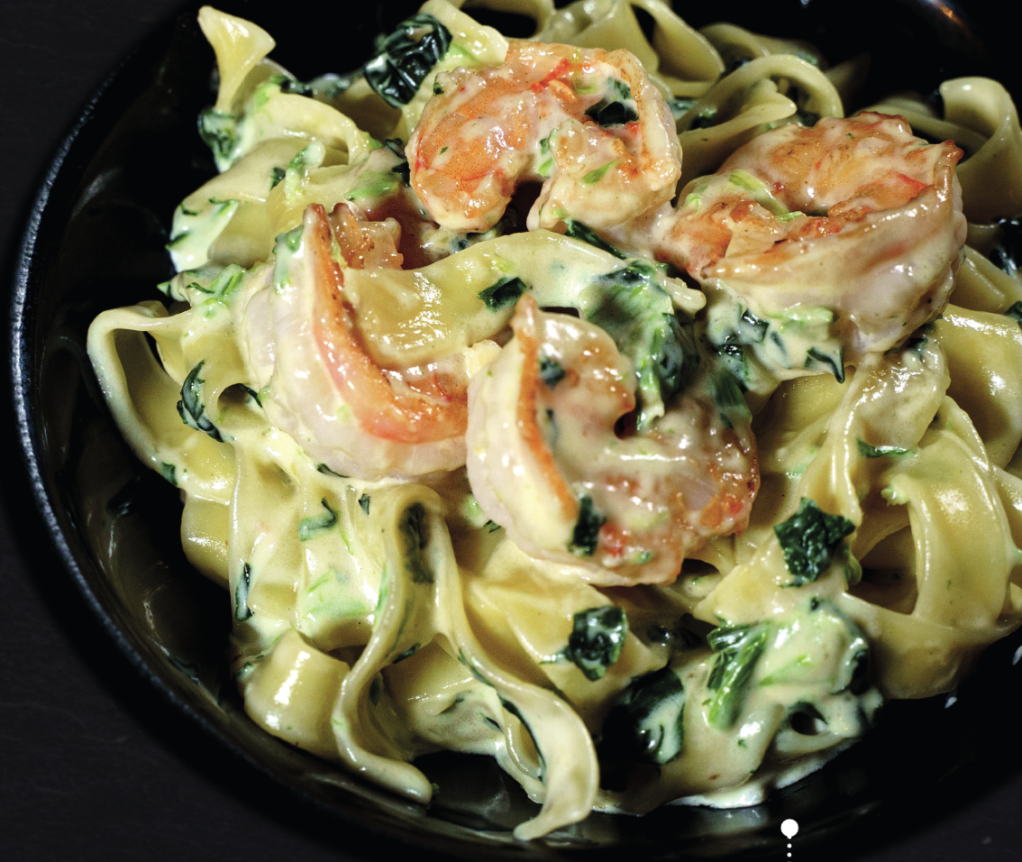 Фетучини с креветками и шпинатом