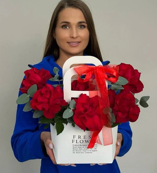 Французские розы в стильной сумке
