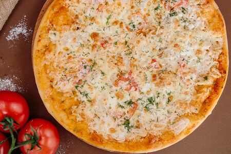 Пицца с курочкой и томатами