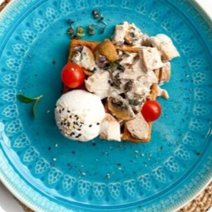 Вафля с курицей и грибами Сырная