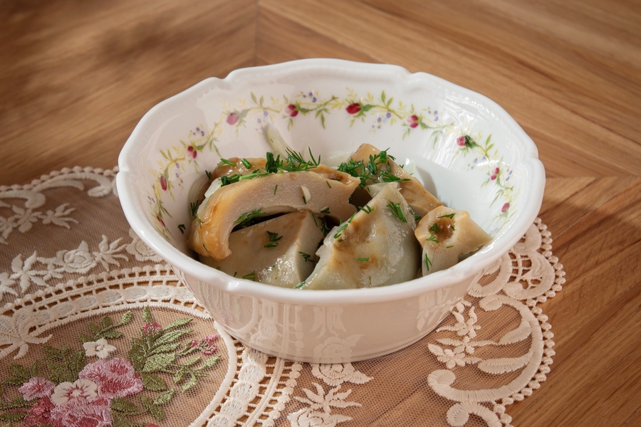 Грузди маринованные с луком и маслом