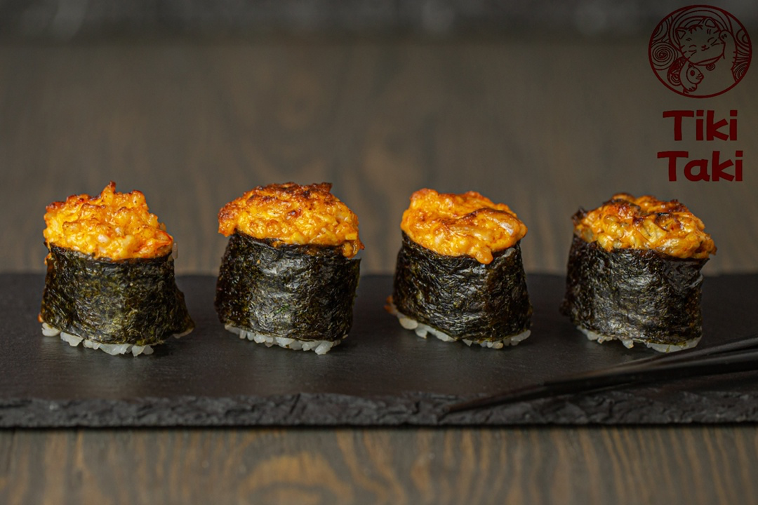 Гункан с куриной грудкой запеч. спайси