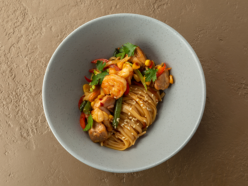 Пад тай с цыплёнком и креветками