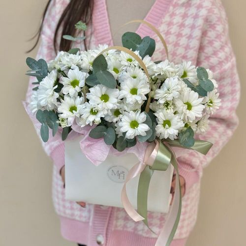 Ромашкомые хризантемы в сумке