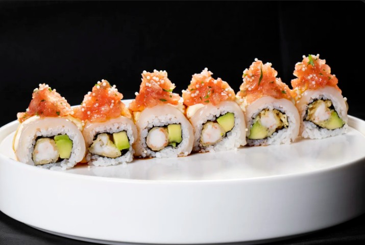 Ролл с Гребешком и томатами конкассе