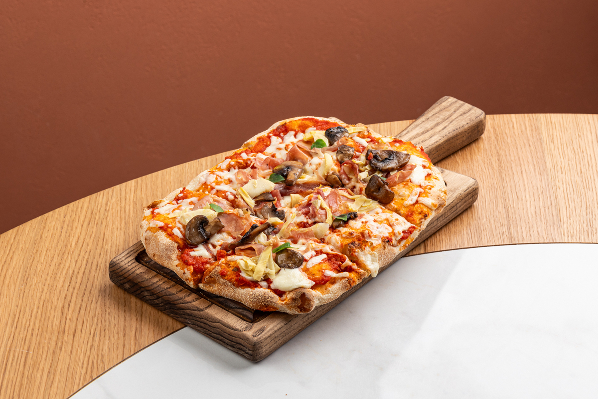 Пицца с пармской ветчиной, артишоками и грибами 25см