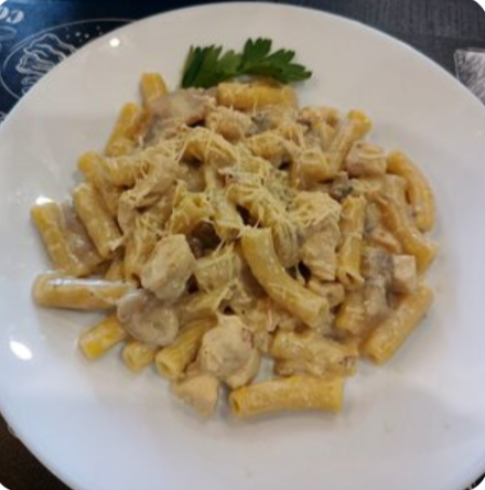 Паста с курицей и грибами
