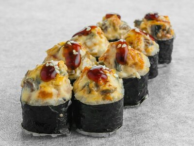 Запеченный ролл с угрём