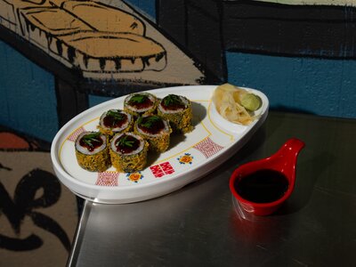 Горячий ролл с угрем