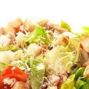 Салат Цезарь с курицей