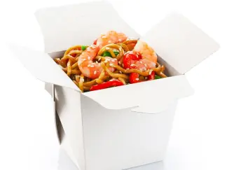 Лапша с морепродуктами и овощами