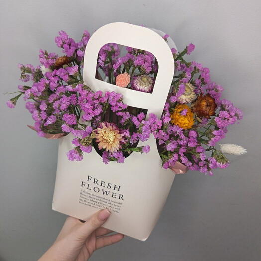 Композиция из сухоцветов со статицей