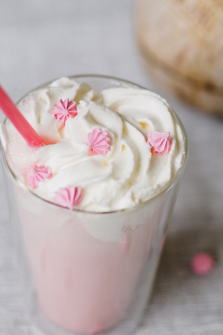 Клубничный.