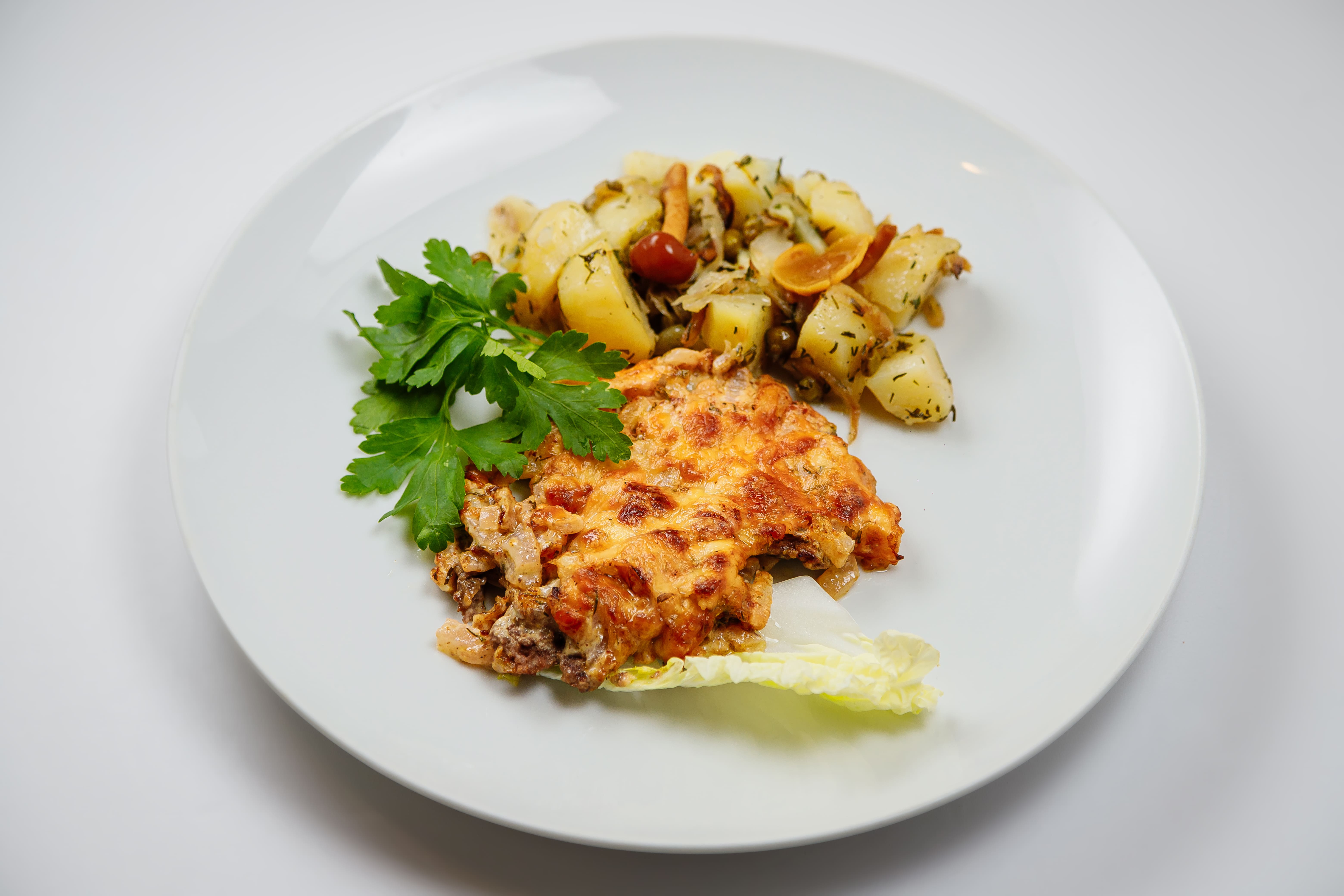 Говядина Запорожская с теплым салатом