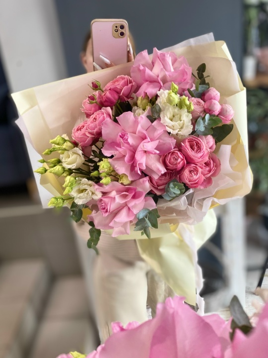 Букет с кустовой розой Сильва Пинк