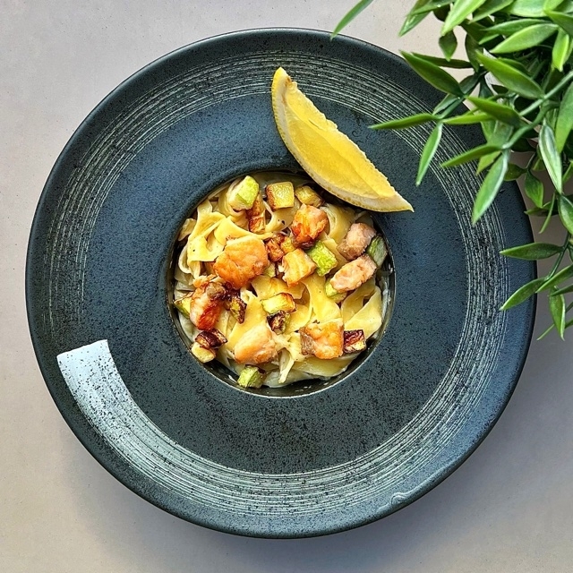 Паста с лососем и кабачками