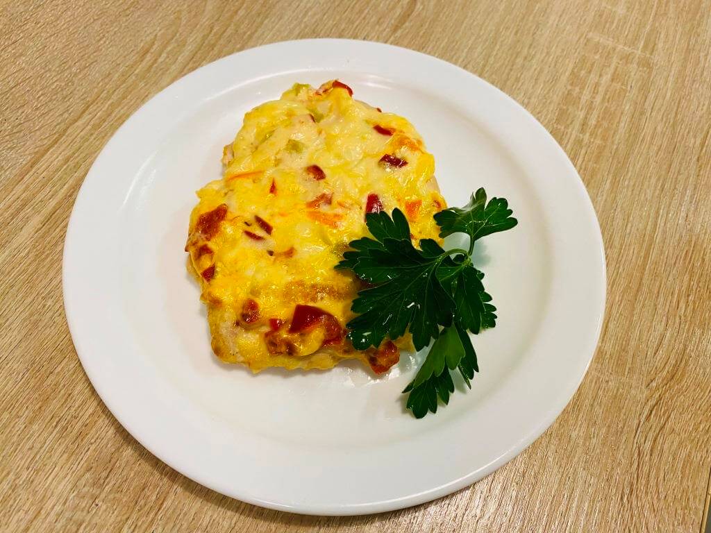 Кура запеченная с перцем