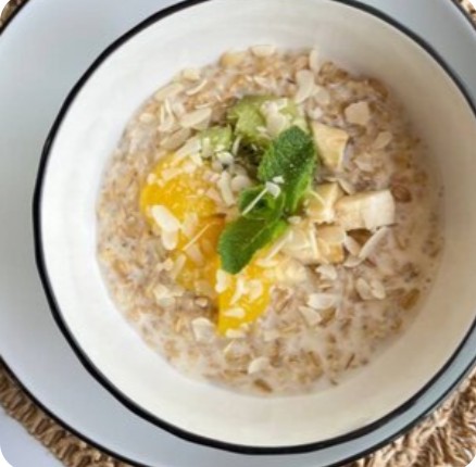 Каша овсяная на молоке с фруктами