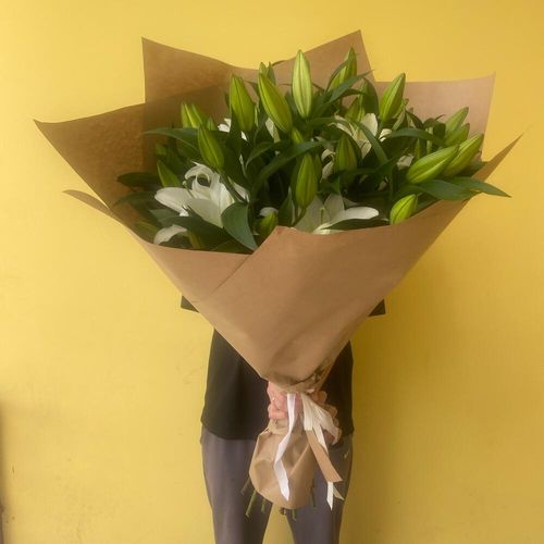 Шикарный букет лилий 