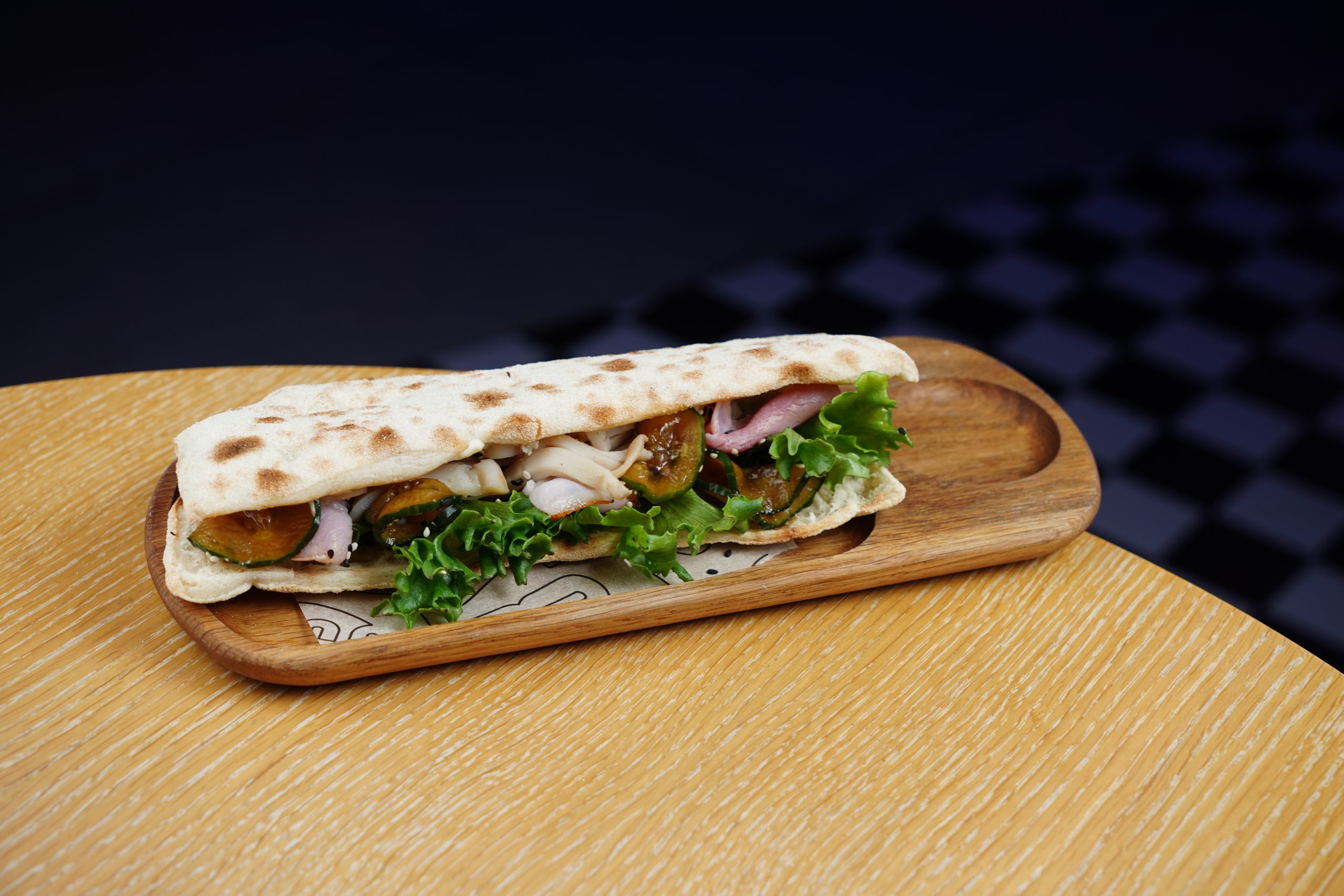 Панини с кальмаром и огурчиками кимчи