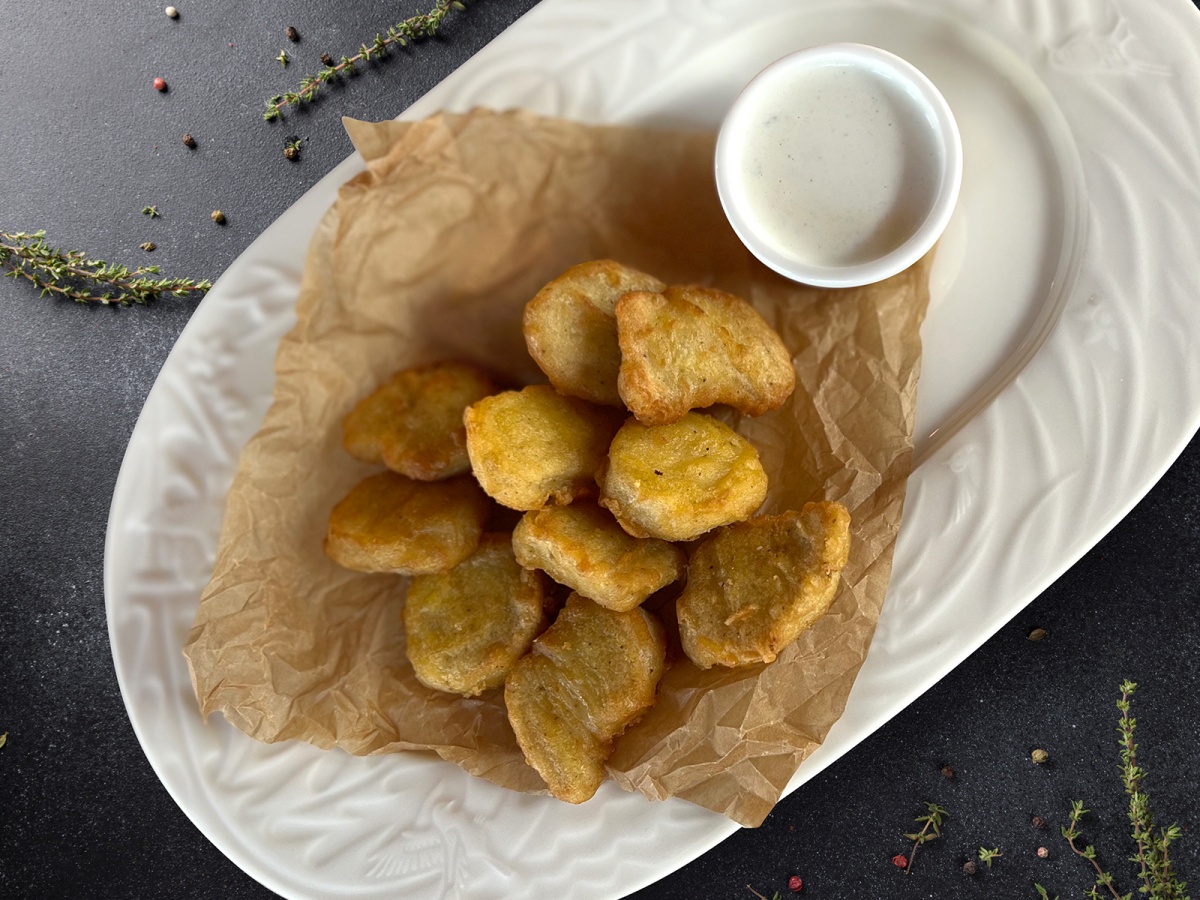 Куриные наггетсы с сырным соусом