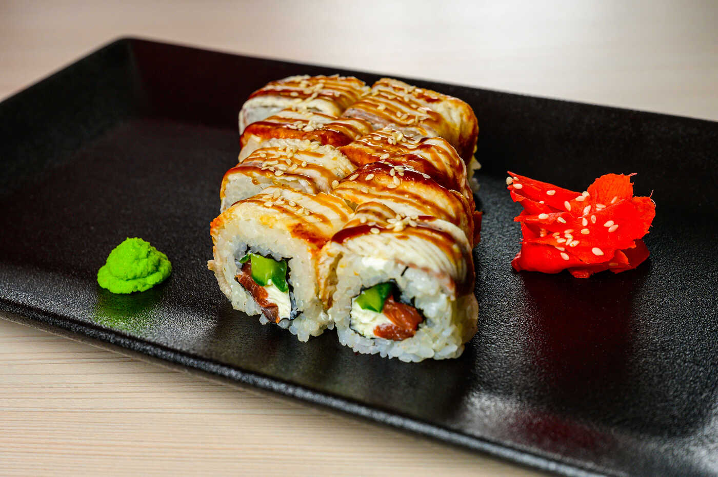 Ролл Канада с угрём