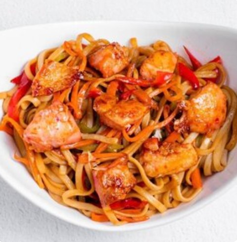 Курица с лапшой вок