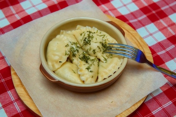 Вареники с соленым творогом и укропом