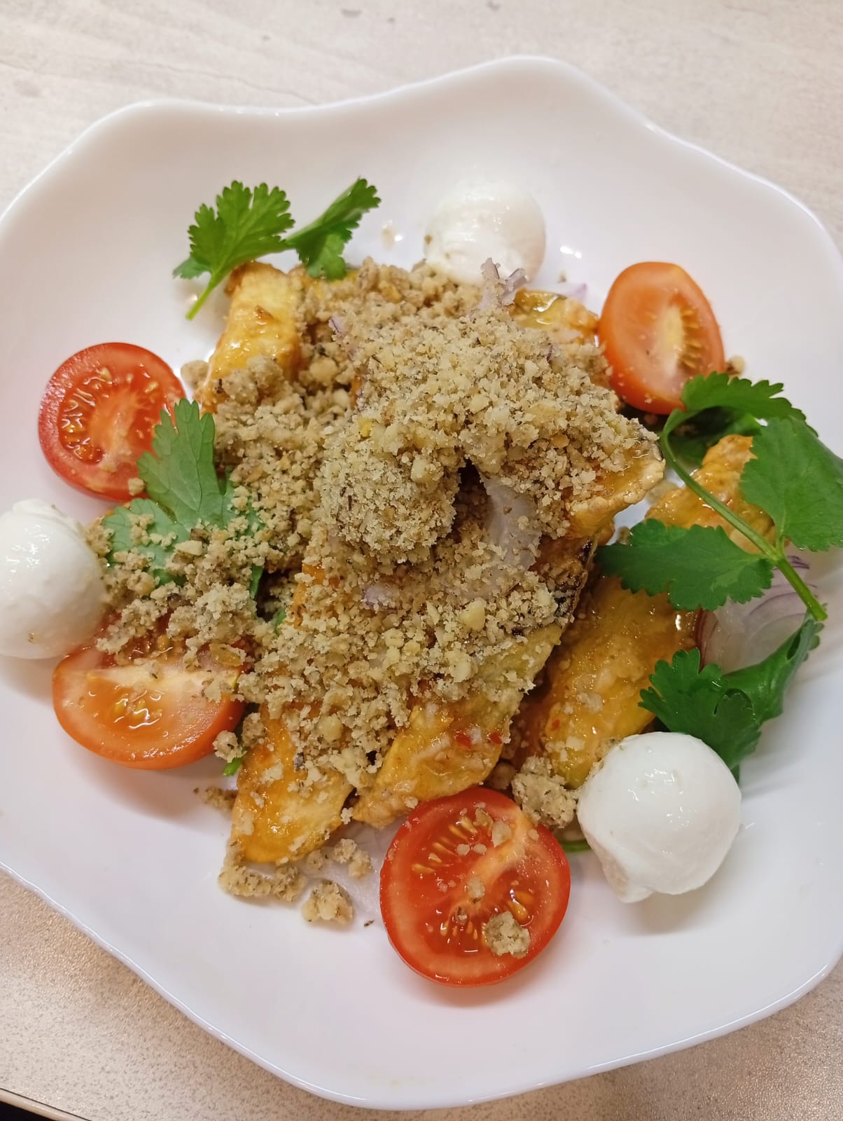 Горячий салат из хрустящих баклажан 