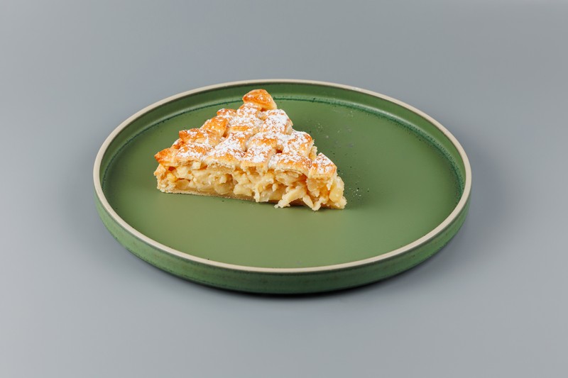 Пай с заварным кремом и яблоками