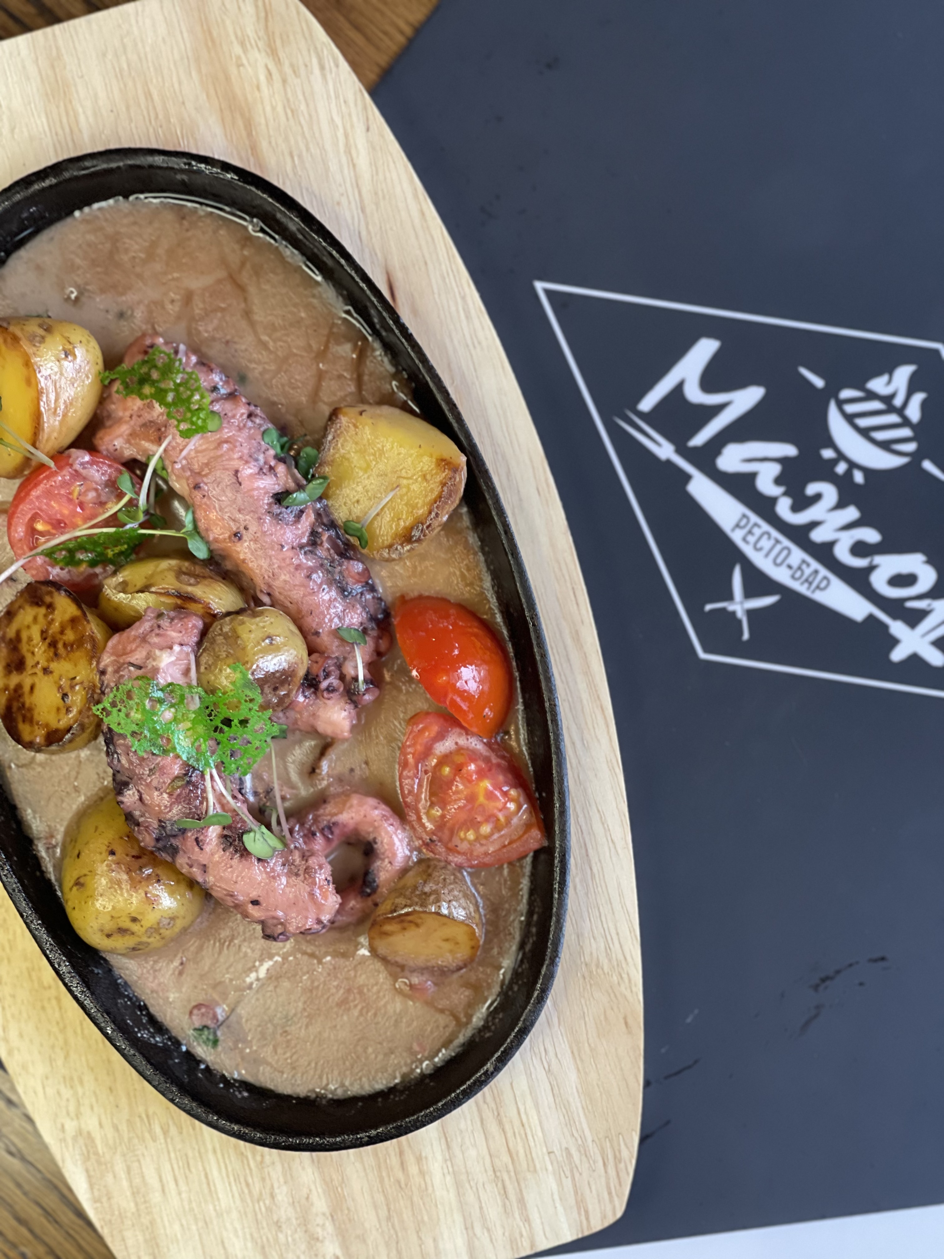 Осьминог с бэби картофелем