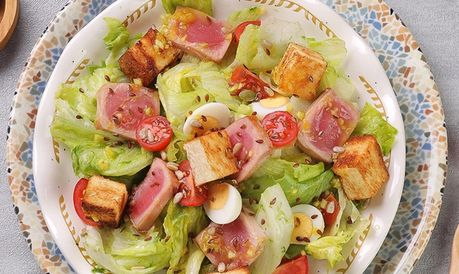 Фирменный салат с тунцом татаки