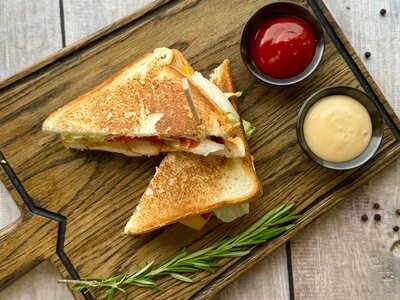 С курицей и беконом