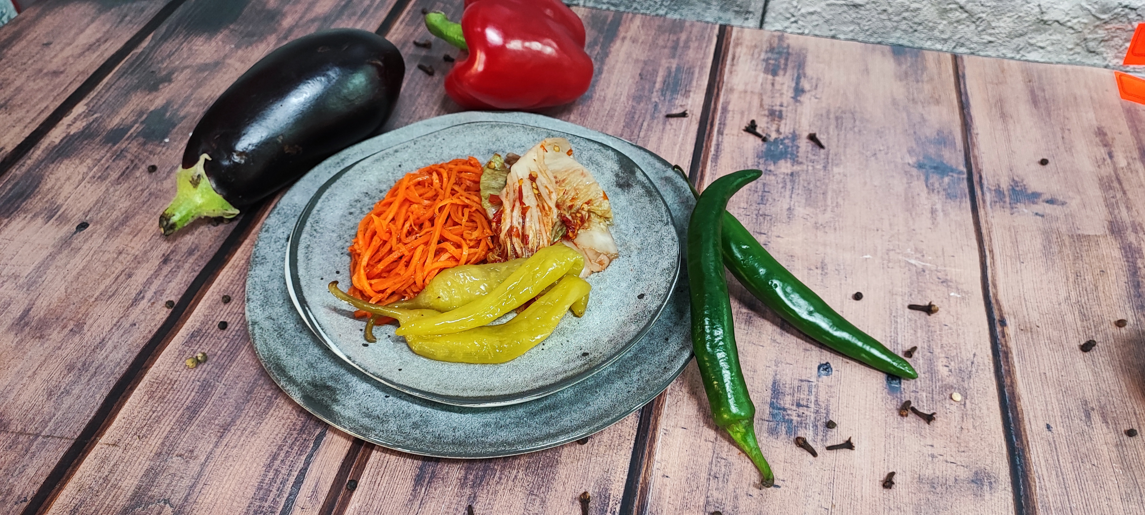 Ассорти корейских закусок
