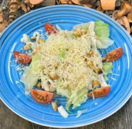 Салат Цезарь с тигровыми креветками