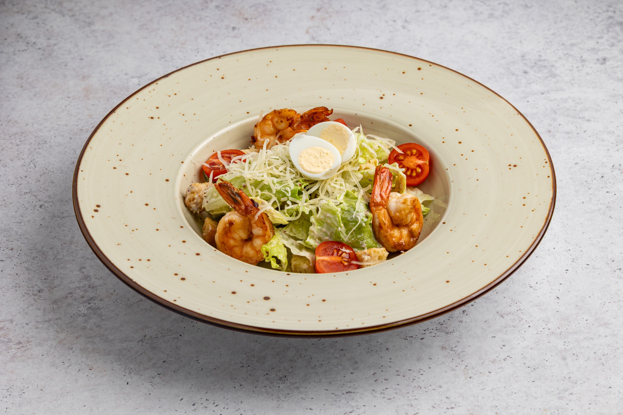 Салат Цезарь с креветками