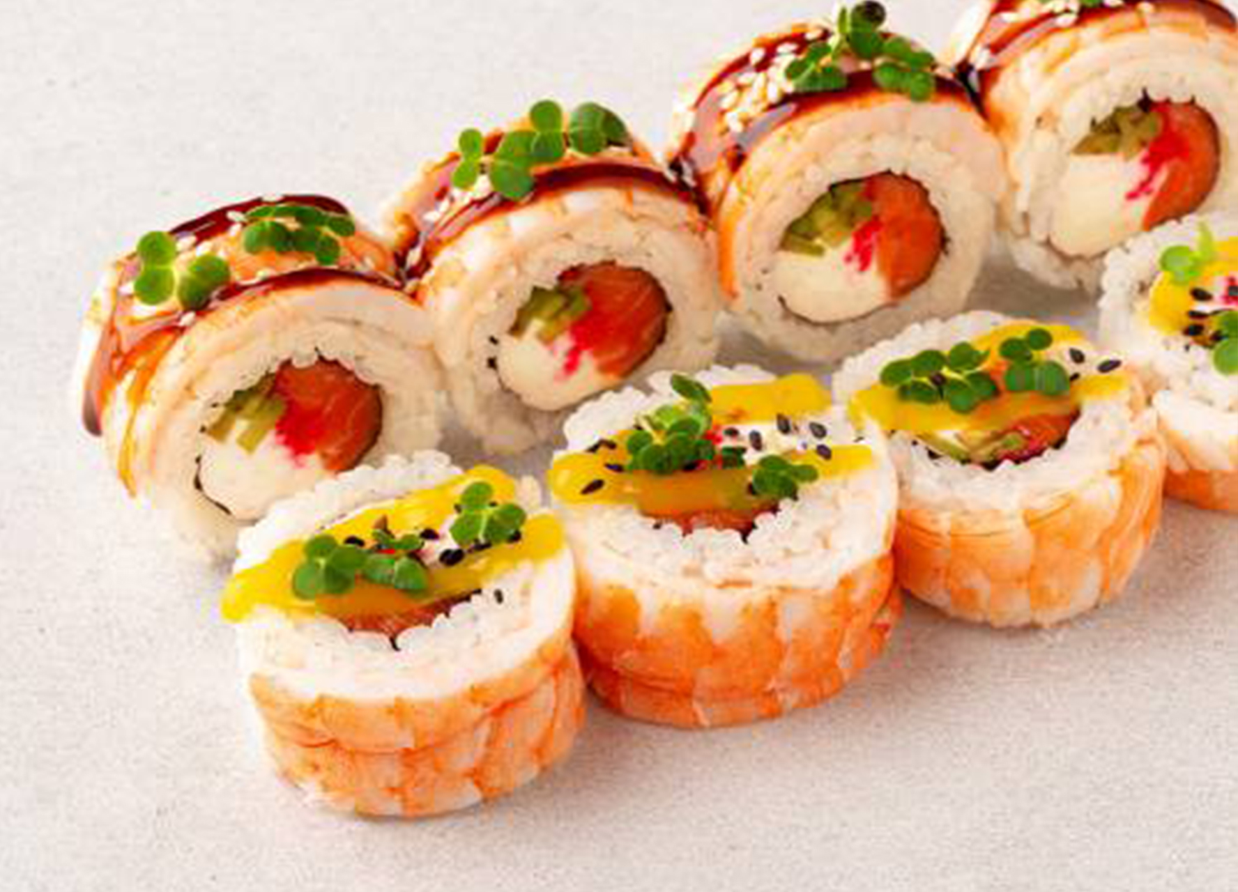 Ролл Тигровая креветка Делюкс с лососем